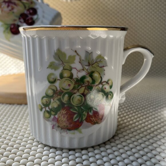 4 Mugs Fruit Pattern Made in Japan Golden Rim - Picture 8 of 14